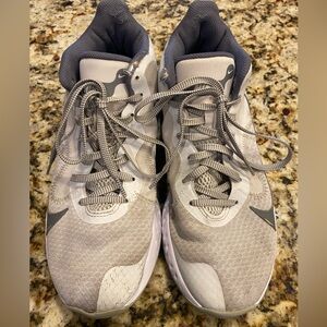 Men’s basketball shoes – Nike renew